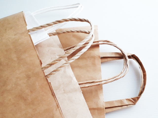 紙袋注文の際は紐もデザインを左右する重要するポイント